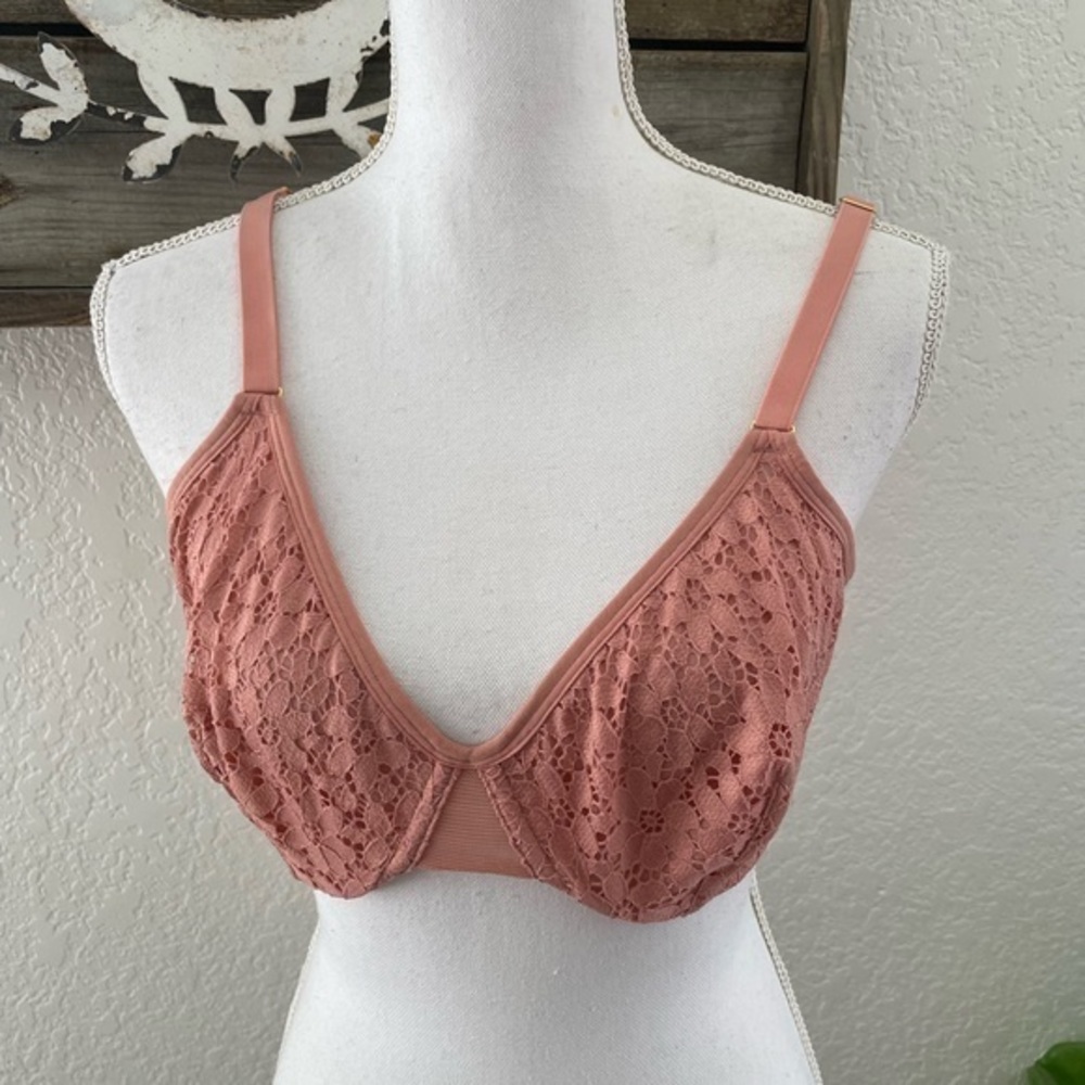 Lively coral lace underwire racerback option bra size 38DD